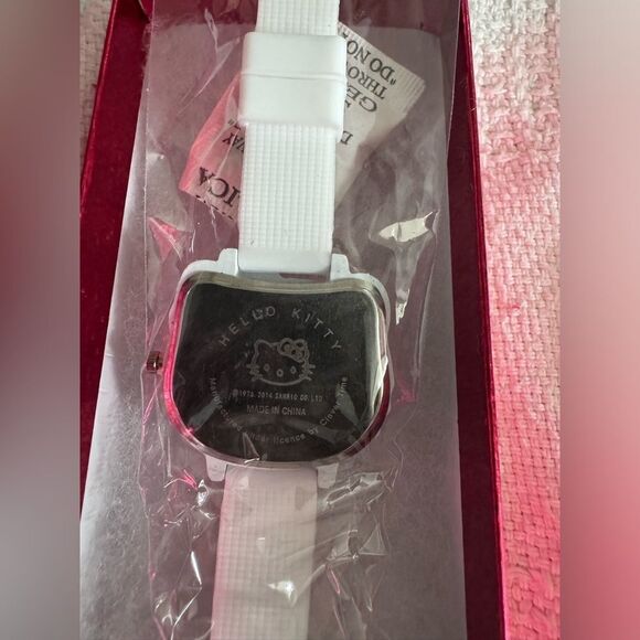 Brand New white and pink hello kitty watch - Picture 3 of 3
